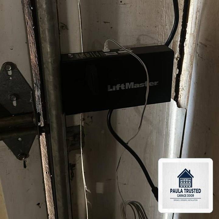 Paula Trusted Garage Door Dispatch in Palos Heights (Palos Park Area): Heavy-Duty EPDM Perimeter & Bottom Seal Weatherproofing - Palos Heights, IL